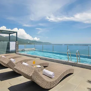 Mangata Beachfront - Rooftop Bar Sea View **** 岘港