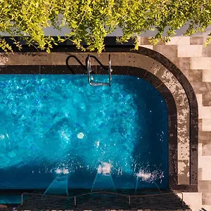 https://aaron-boutique.nhatrangbesthotels.com